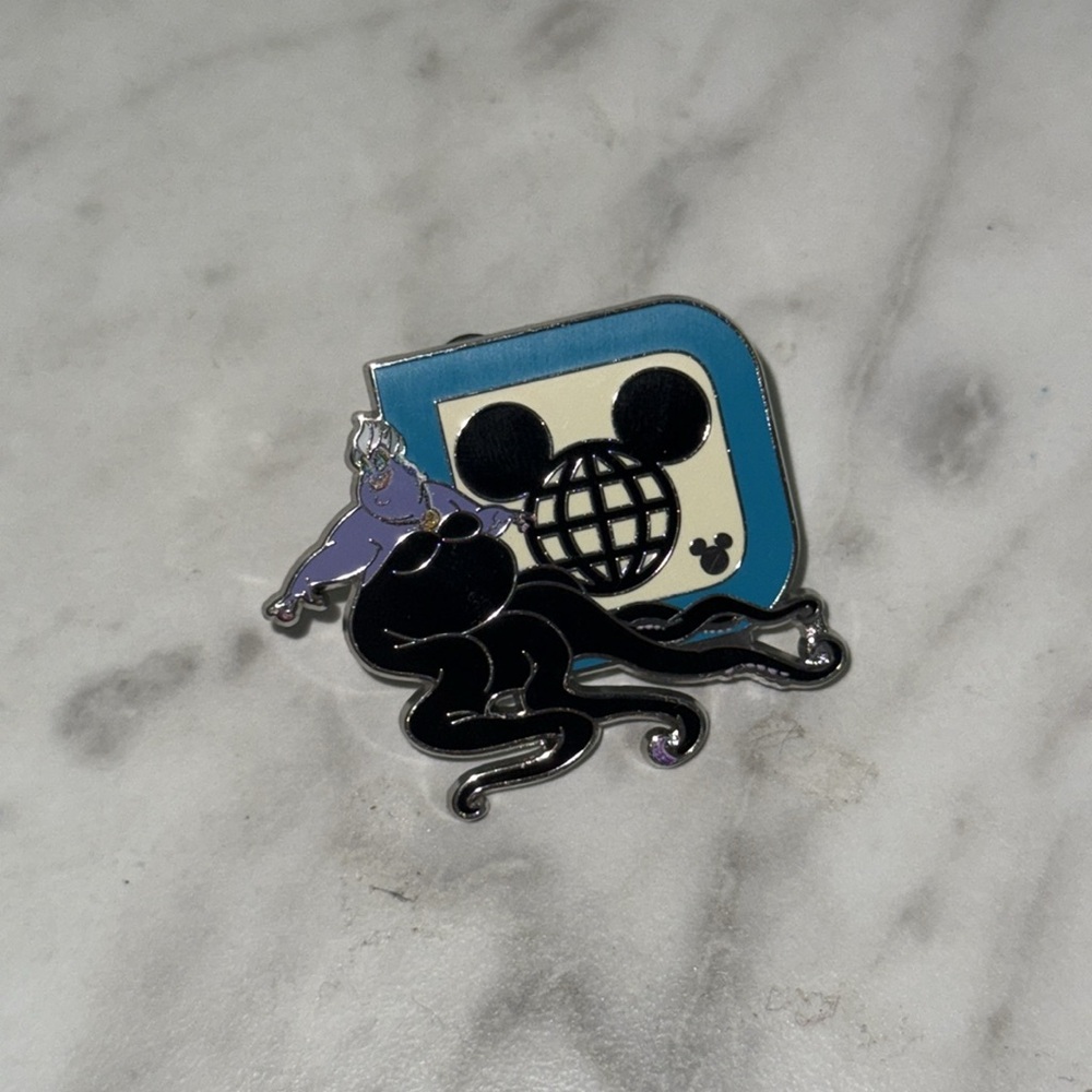 2025 Hidden Mickey Disney Pin - Ursula!